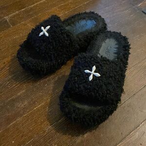 SMFK COMPASS BLACK VELVET FURRY SLIPPER size 35